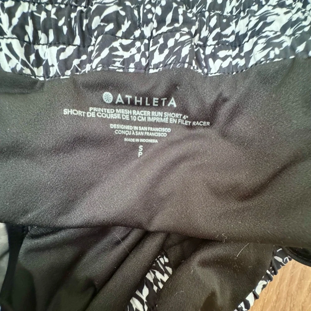 Athleta Black and White Patterned Mesh Racer Run Mid Rise 4